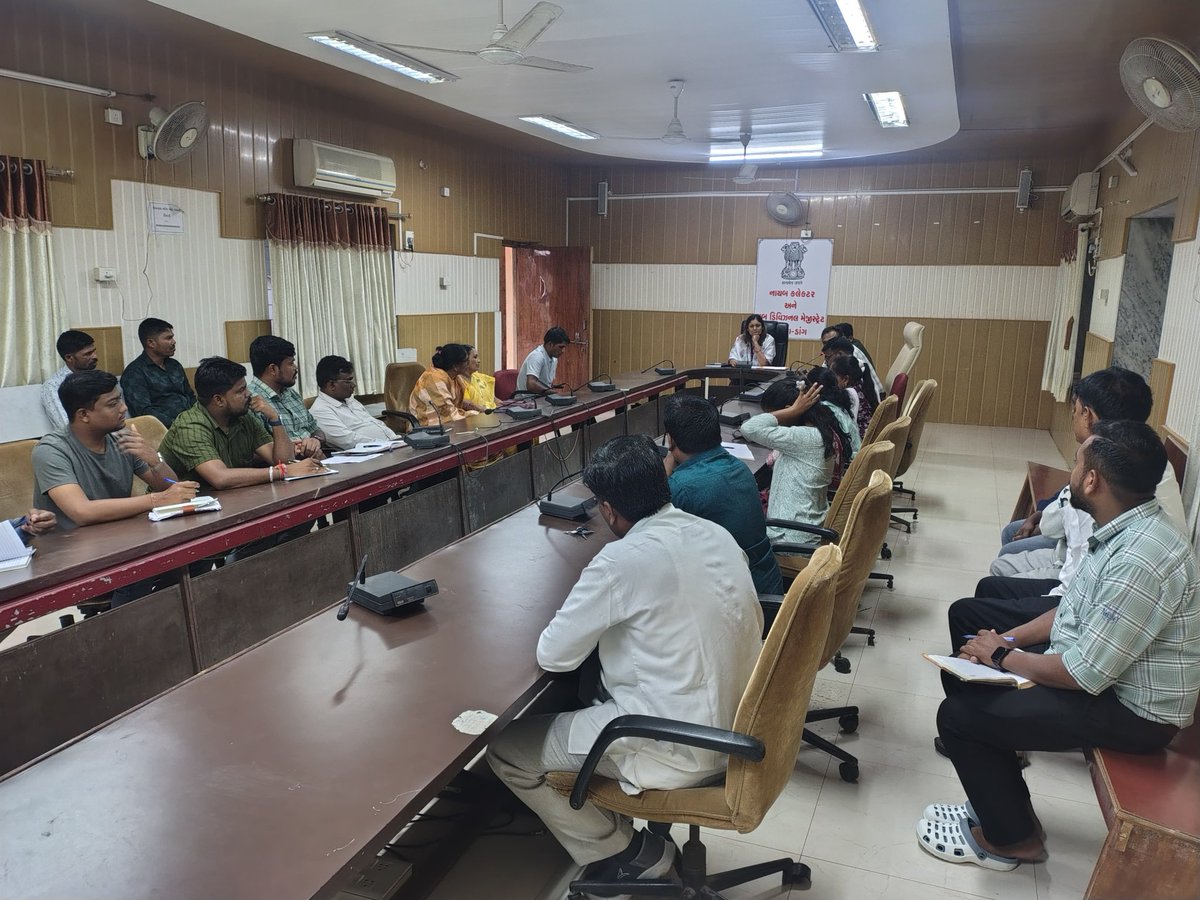 જમીન સંપાદન અંગે આહવા અને વઘઈ તાલુકાનાં અધિકારીશ્રીઓ, કર્મચારીશ્રીઓ, સરપંચશ્રીઓ તથા આગેવાનો સાથે અગત્યની બેઠક યોજી.