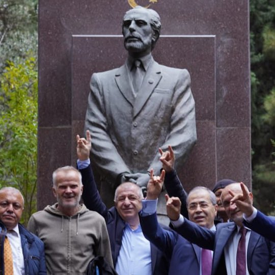 özdağ edits (@editsozdag) on Twitter photo Ümit Özdağ, ömrünü Türk dünyasının bağımsızlığına adamış; Azerbaycan’ın 2. Cumhurbaşkanı, Atatürk yolunun askeri Ebulfez Elçibey’in kabri başında.
Ruhu şad olsun. Ümit Özdağ, ömrünü Türk dünyasının bağımsızlığına adamış; Azerbaycan’ın 2. Cumhurbaşkanı, Atatürk yolunun askeri Ebulfez Elçibey’in kabri başında.
Ruhu şad olsun.