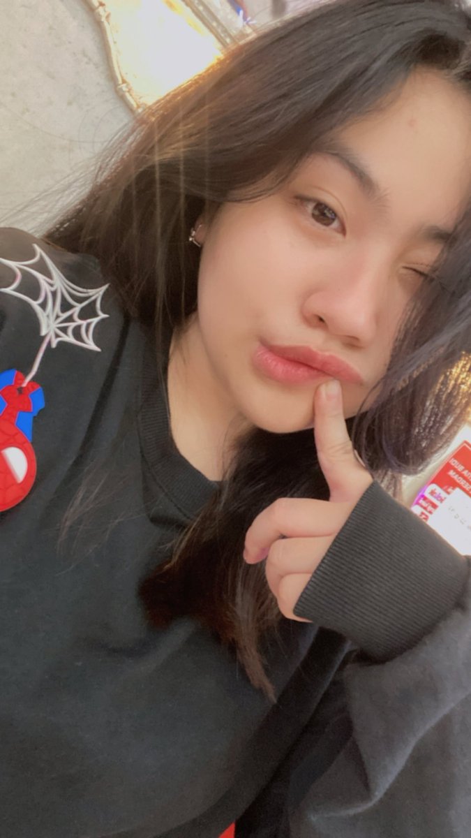 girliess (@velaeee) on Twitter photo 