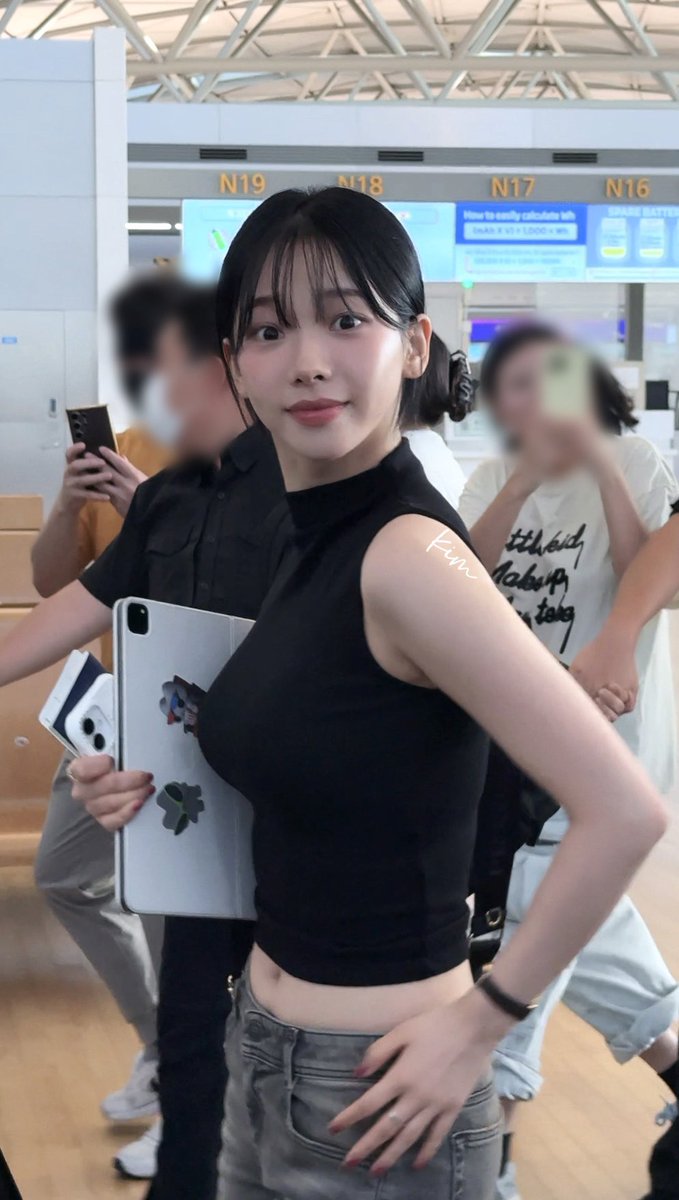 karinaspics's tweet photo. KARINA LOOKS SO FINE https://t.co/WMzCR4QCKM