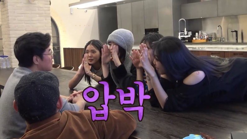 윤정씨…..
앨범내고노래하고활동해제발….
당신퍼컬이무대인거온국민이안다…
윤정씨..제발앨범냅시다