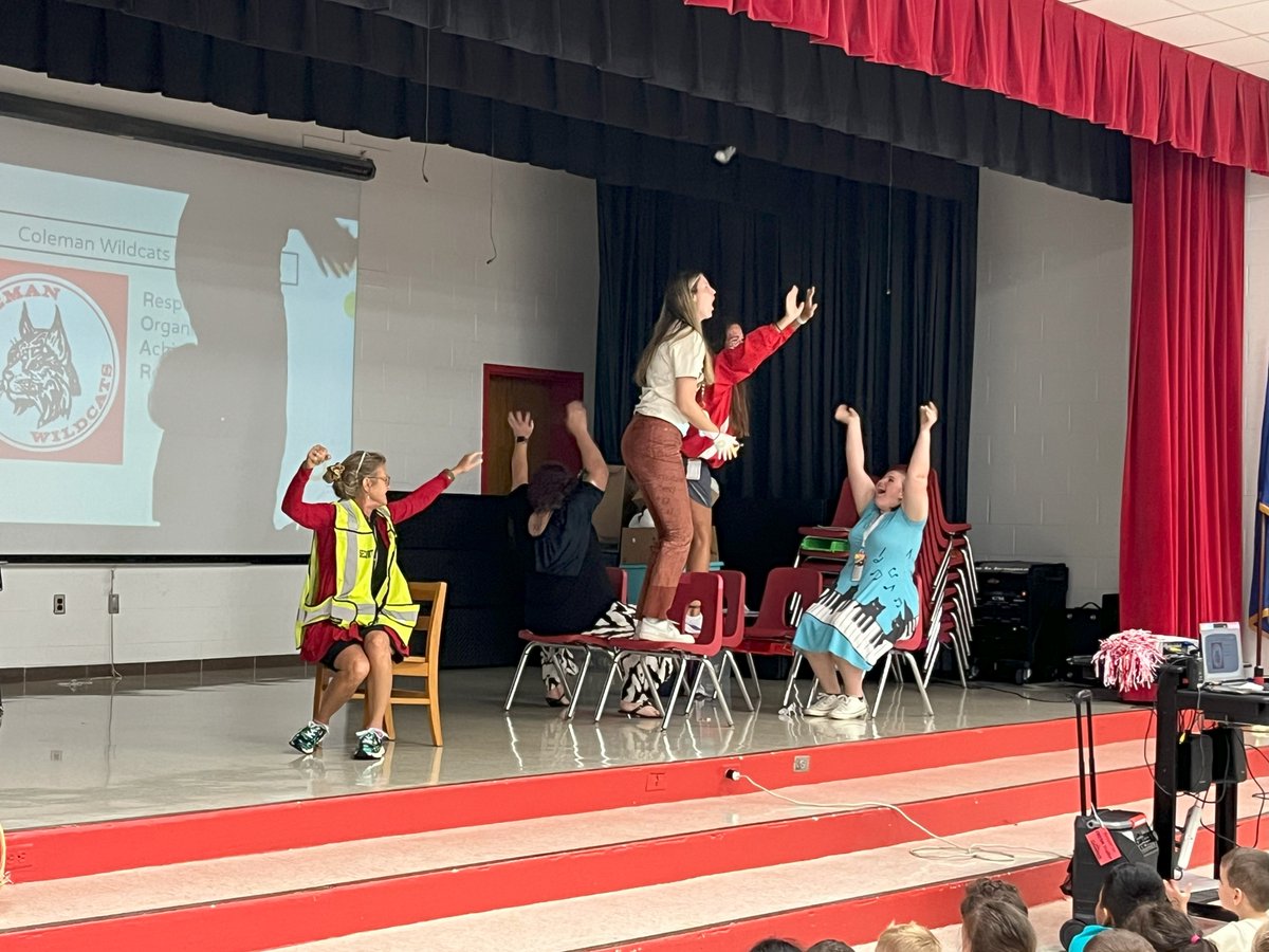 WGCWildcats's tweet photo. Students assembled to learn how to ROAR at Coleman. Willie came out to ROAR as well!

Responsible
Organized
Achieving
Respectful https://t.co/7sKU1w4Bhz