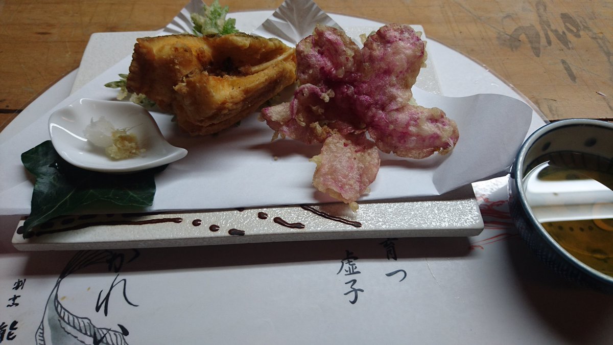 Marco__Gourmet's tweet photo. 2017/05/05
これも九州東側半周サイクリング旅の途中。
大分県日出町の能良玄家(のらくろや)さんで、城下カレイを食べました。
カレイ三昧で大満足でしたよ！
森高さんの県庁所在地の歌にも出てくる大分の名物です。😀💨 https://t.co/yIGZNgKBUa