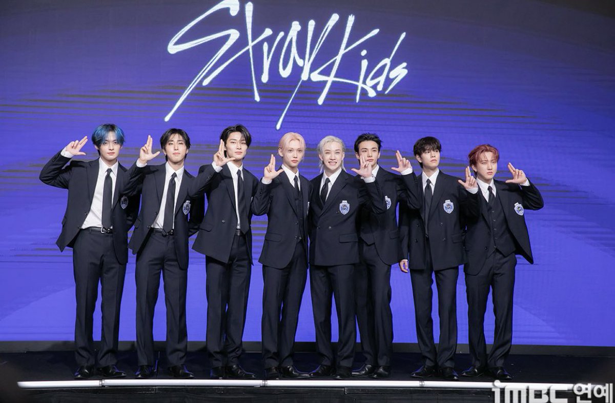 ؘ (@hyvnsngz) on Twitter photo 