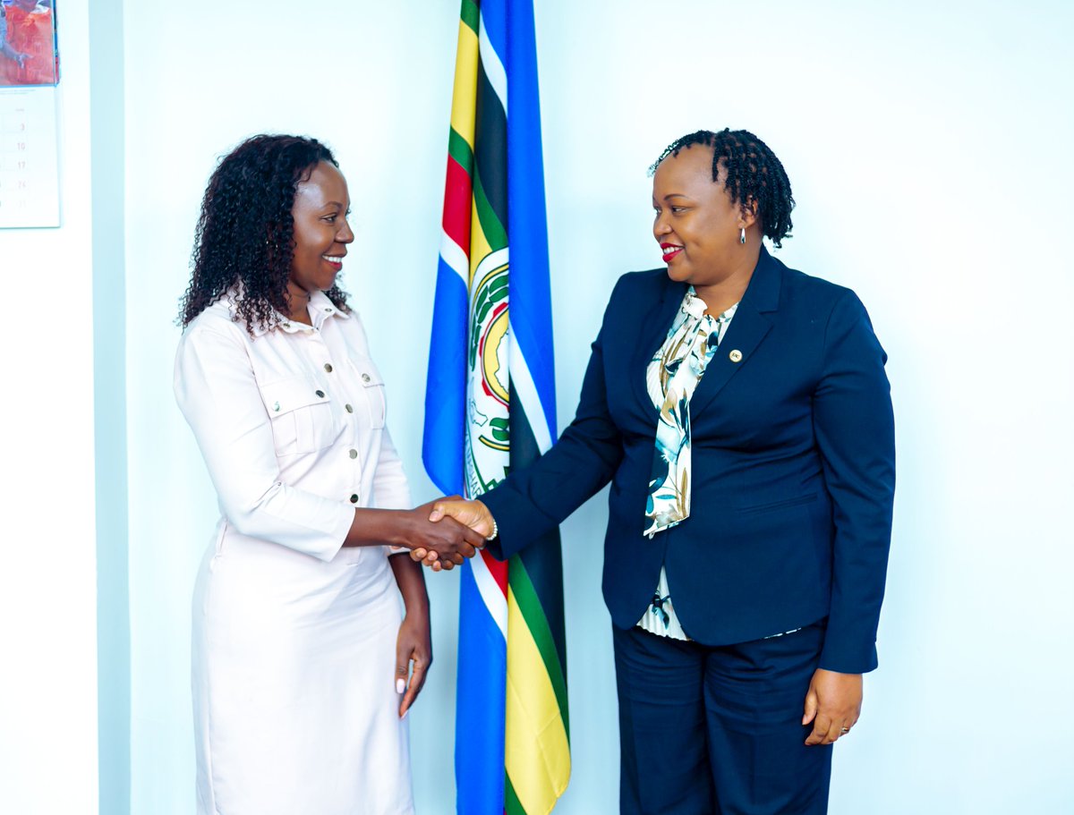 jumuiya's tweet photo. 🔹EAC updates
📌Towards connected & integrated East African region.
Delegation from the East African Communications Organisation #EACO led by Executive Director, Ms. Caroline Koech, paid a courtesy call on EAC Secretary General @SGNduva at the EAC Headquarters in Arusha, Tanzania.
Meeting focused on strengthen collaboration between the two regional bodies, particularly in areas of ICT development and digital transformation across the EAC region. The discussions also touched on EACO’s request to become an EAC Institution.
Secretary General commended #EACO’s efforts & emphasized the importance of continued synergy to drive innovation and economic growth in East Africa.
The visit underscored the shared vision of both organizations in advancing a digitally connected and integrated East African region.
@EA_Bunge @EACJCourt