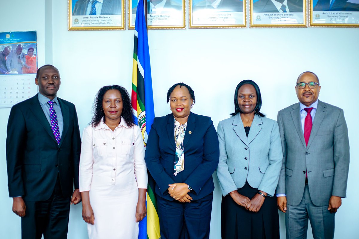 jumuiya's tweet photo. 🔹EAC updates
📌Towards connected & integrated East African region.
Delegation from the East African Communications Organisation #EACO led by Executive Director, Ms. Caroline Koech, paid a courtesy call on EAC Secretary General @SGNduva at the EAC Headquarters in Arusha, Tanzania.
Meeting focused on strengthen collaboration between the two regional bodies, particularly in areas of ICT development and digital transformation across the EAC region. The discussions also touched on EACO’s request to become an EAC Institution.
Secretary General commended #EACO’s efforts & emphasized the importance of continued synergy to drive innovation and economic growth in East Africa.
The visit underscored the shared vision of both organizations in advancing a digitally connected and integrated East African region.
@EA_Bunge @EACJCourt