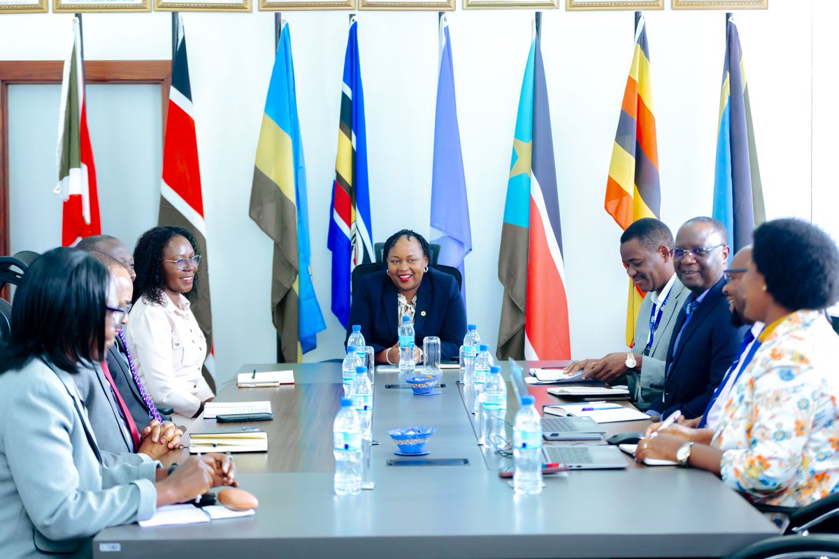 jumuiya's tweet photo. 🔹EAC updates
📌Towards connected & integrated East African region.
Delegation from the East African Communications Organisation #EACO led by Executive Director, Ms. Caroline Koech, paid a courtesy call on EAC Secretary General @SGNduva at the EAC Headquarters in Arusha, Tanzania.
Meeting focused on strengthen collaboration between the two regional bodies, particularly in areas of ICT development and digital transformation across the EAC region. The discussions also touched on EACO’s request to become an EAC Institution.
Secretary General commended #EACO’s efforts & emphasized the importance of continued synergy to drive innovation and economic growth in East Africa.
The visit underscored the shared vision of both organizations in advancing a digitally connected and integrated East African region.
@EA_Bunge @EACJCourt