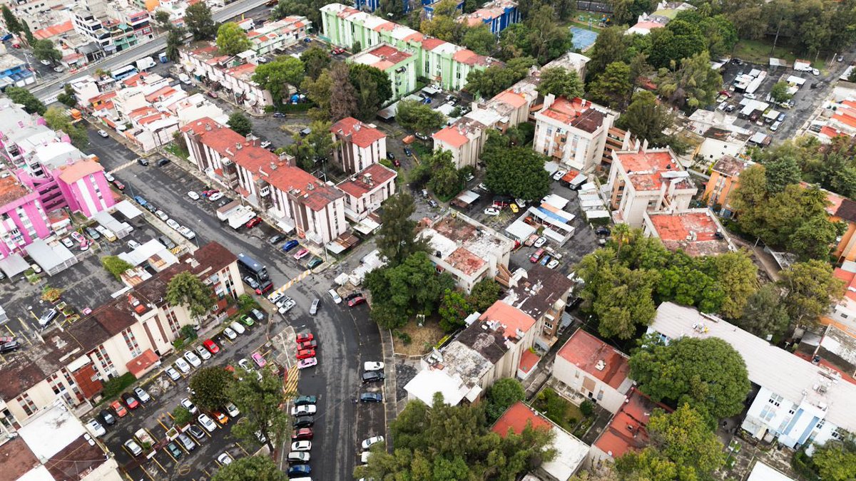 Esta mañana, con nuestra #JefaDeGobierno <a href="/ClaraBrugadaM/">Clara Brugada Molina</a>, Guadalupe Chávez (<a href="/GUADACHAVEZ18/">GUADALUPE CHAVEZ</a>) subsecretaría de Unidades Habitacionales de la Secretaría de <a href="/Vivienda_CDMX/">Secretaría de Vivienda de la Ciudad de México</a> y con la alcaldesa <a href="/LourdesPaz24/">Lourdes Paz</a>, desde la Unidad INFONAVIT Iztacalco, informamos de la puesta en marcha del