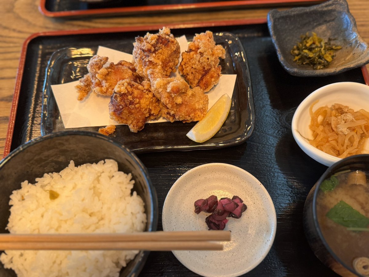 またまた那須でお仕事。
なので、ランチは外食。

外食は手間要らずではあるけど、続き過ぎると胃がヘンテコになってくるという胃腸虚弱😅
あっさりしたものが食べたい。
貧乏食でも自分ちのご飯サイコーってなるわけであります。
・・・お茶漬け食べたい😍