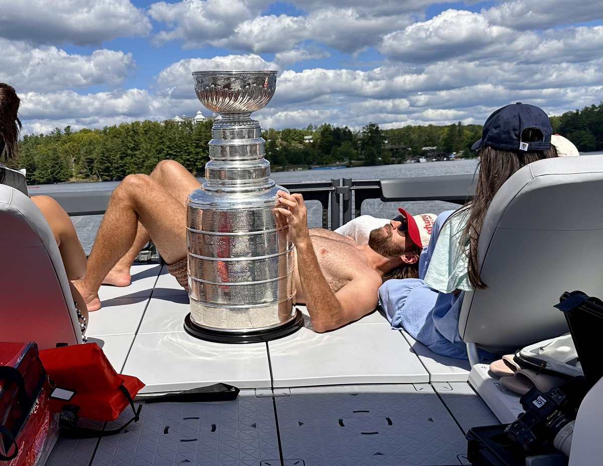 What did you do today, Aaron Ekblad? Oh, not much, just enjoyed the beautiful weather, relaxing out on the water with Stanley. (Lake Rosseau, ON) #StanleyCup <a href="/FlaPanthers/">Florida Panthers</a> <a href="/NHL/">NHL</a> <a href="/HockeyHallFame/">Hockey Hall of Fame</a>