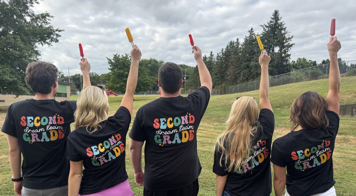 IndianaAreaSD's tweet photo. “Popsicles at the Playground” was a cool way to kick off the new school year! ❤️Our students &amp; families had a wonderful time meeting their new 2nd grade teachers &amp; playing with friends! Going above &amp; beyond is just what our amazing teachers do…✨#proudBFprincipal #Grade2isCool https://t.co/lT8KjsvLGJ