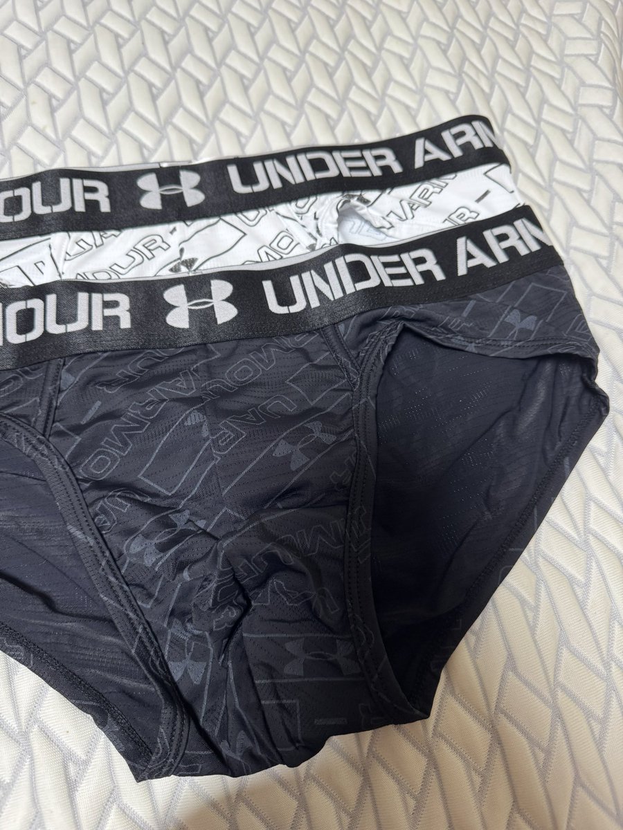 BBAWD2's tweet image. 드디어 구햇다 언더아머 삼각팬티 🩲
비록 원하던 디자인은 아니지만 구한것만으로도 만족함 다음에 태국가서 또 뒤져봐야징 ㅋㅋ