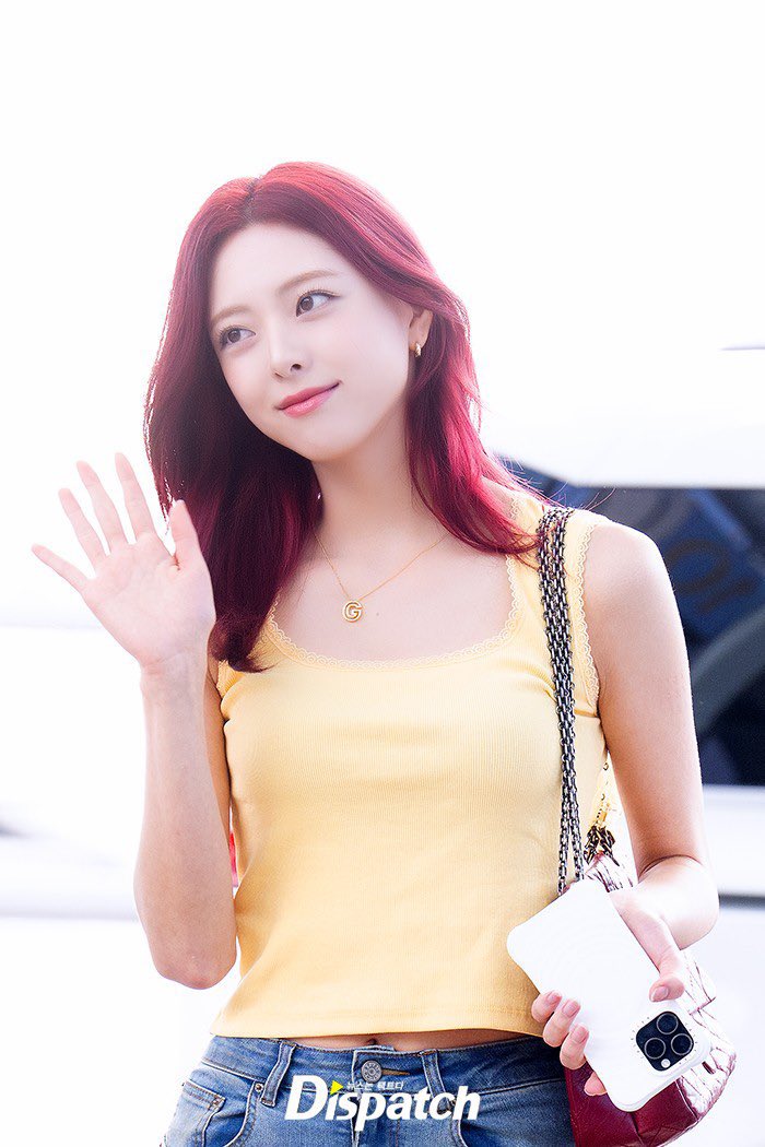 ITZY's Yuna shows off her new fiery red hair color at the airport.