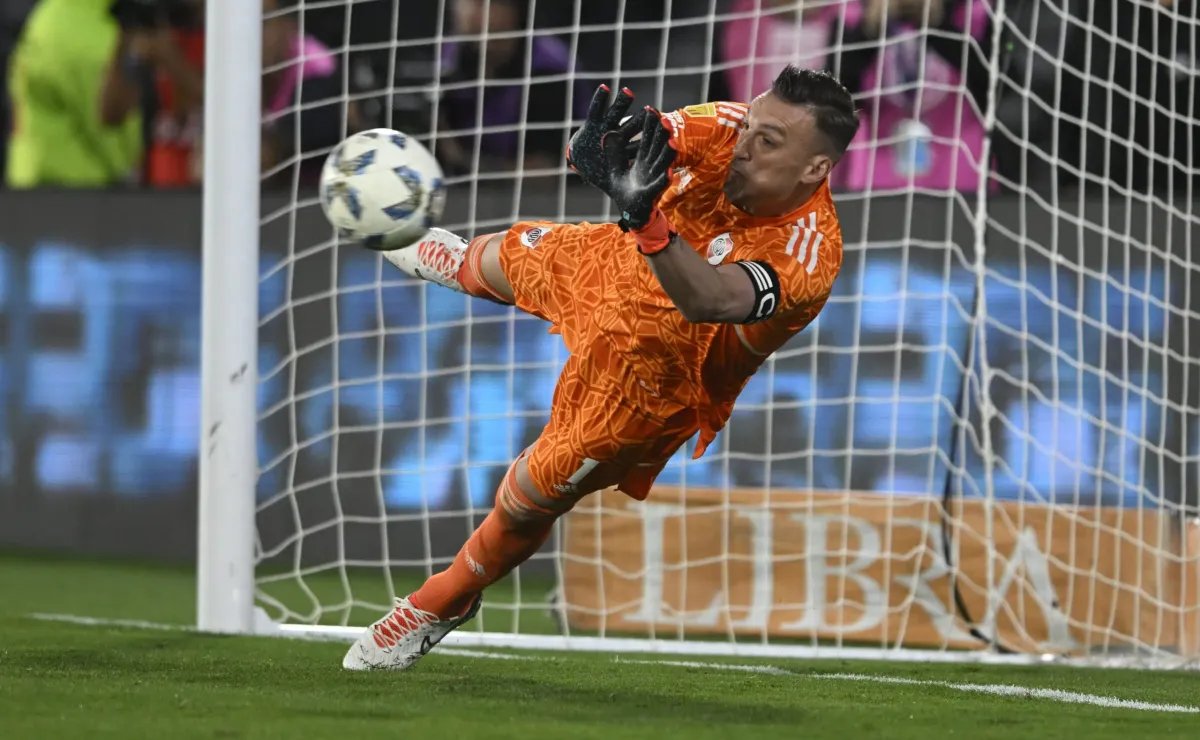Asteriscos (@asteriscostv) on Twitter photo 🔴Con una atajada brillante de Armani, River se clasificó a los cuartos de final de la <a href="/Libertadores/">CONMEBOL Libertadores</a> al derrotar a Libertad de Paraguay en los tiros penales, y ahora enfrentará al poderoso Palmeiras. Con este resultado los 4 equipos argentinos (Racing, Vélez, Estudiantes y el 🔴Con una atajada brillante de Armani, River se clasificó a los cuartos de final de la <a href="/Libertadores/">CONMEBOL Libertadores</a> al derrotar a Libertad de Paraguay en los tiros penales, y ahora enfrentará al poderoso Palmeiras. Con este resultado los 4 equipos argentinos (Racing, Vélez, Estudiantes y el