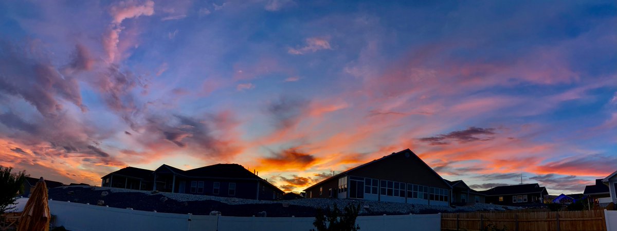 HyggeMan's tweet image. Tonight's August Sky...
.
.
.
.
.
#PicOfTheDay #TonightsSky #UtahSunset #Sunset #PanoPhotos #NorthernUtah