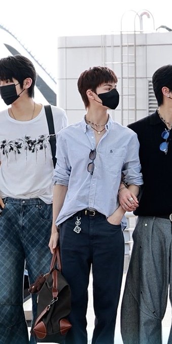 charliepicss's tweet image. Charlie looks so handsome, right? 
#charliemullis #smtr25