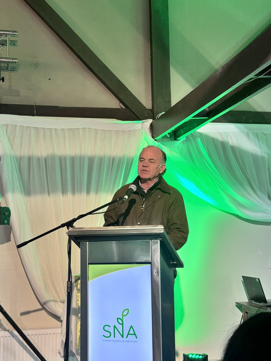 Professor Cristián Bonacič tweet media