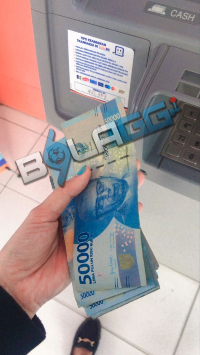 ViralVaults's tweet photo. SETUJU! WD LANCAR = MOOD AUTO NAIK 📷📷📷  #indonesia, #viral, #bali, #jakarta, #fyp #KaburAjaDulu #hipdut #agustus https://t.co/6at6iarRYc