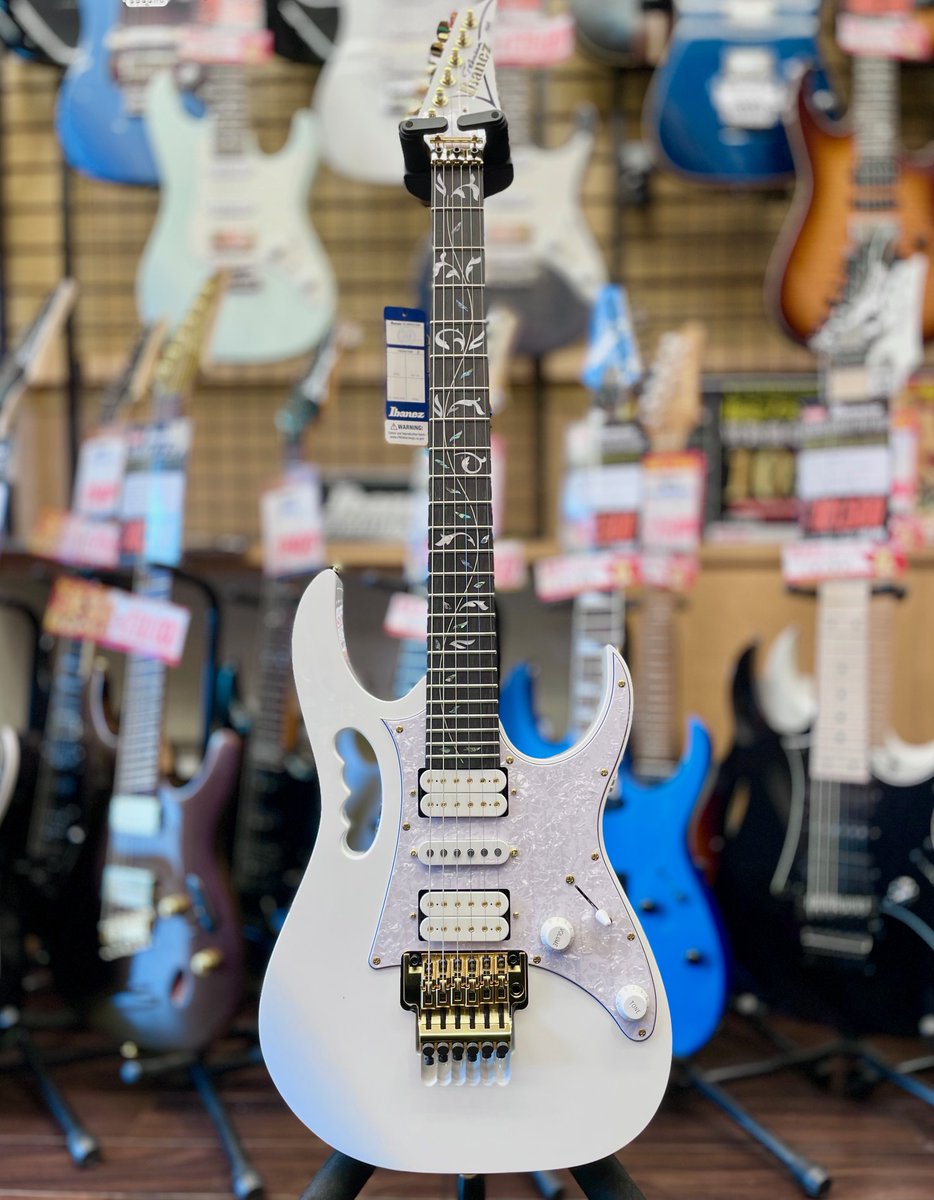 electric_gp's tweet image. JEM復活!
PremiumシリーズにてJEM7VPが本日入荷致しました!
エボニー指板を採用等初期の仕様も思わせるハイスペックな品!
店頭にて既にお試し頂けるので是非お見逃しなく!
商品ページは近日掲載致します!
#Ibanez
#SteveVai
#ヴァイ
#ギター
#Metal
#メタル
#Rock
#ロック