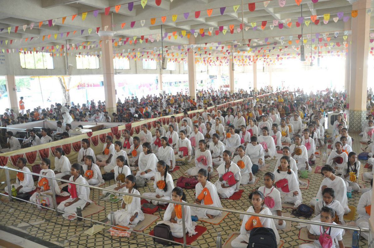 #MeditationCamp organised at Sant Shri Asharamji Bapu Ashram not only provides solutions to personal conflicts but also guides you towards a value-based, service-oriented and contented life, Spiritual Growth and provides Inner Peace ‼️👌👏🙏🚩