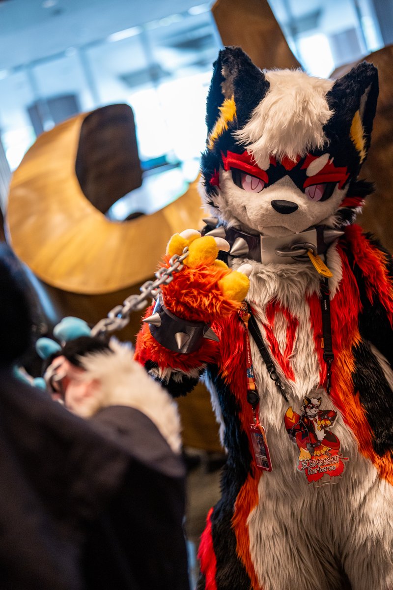 🌑 中文
這冥朝地府裡，不是你想來就來想走就走的，在你脫離軀殼的那一剎，這斷魂鍊已和你綁定，將是我與你在這深淵裡的連結。
「凡人啊，你以為你走的掉嗎？」
接受現實跟我走，會減輕你在凡間所犯之惡行的，現在乖乖臣服於我。

🌒 English 
In this Nether Dynasty of the underworld, you don’t