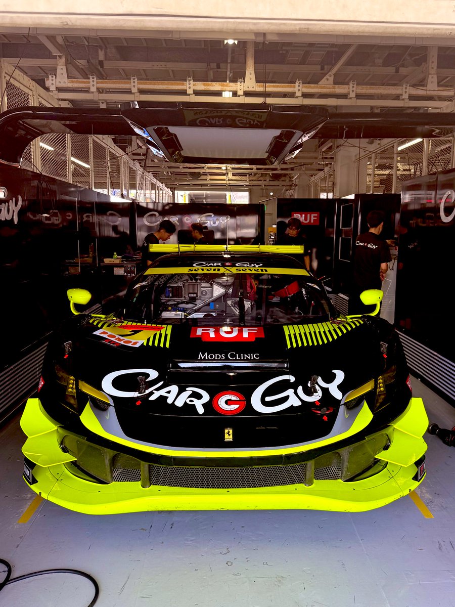 トランポもパドックに入り終わり、ピットにマシンたちが搬入されました😊　昨日すでに到着しているチームもありますね。お疲れさまです🫡😋

#SUPERGT #スーパーGT #SUPERGT2025
#suzukaGT300km #鈴鹿サーキット