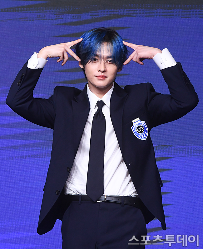 .<a href="/Stray_Kids/">Stray Kids</a>' LEE KNOW at “KARMA” comeback showcase today! 🎉

#StrayKids #스트레이키즈 #LEEKNOW #리노