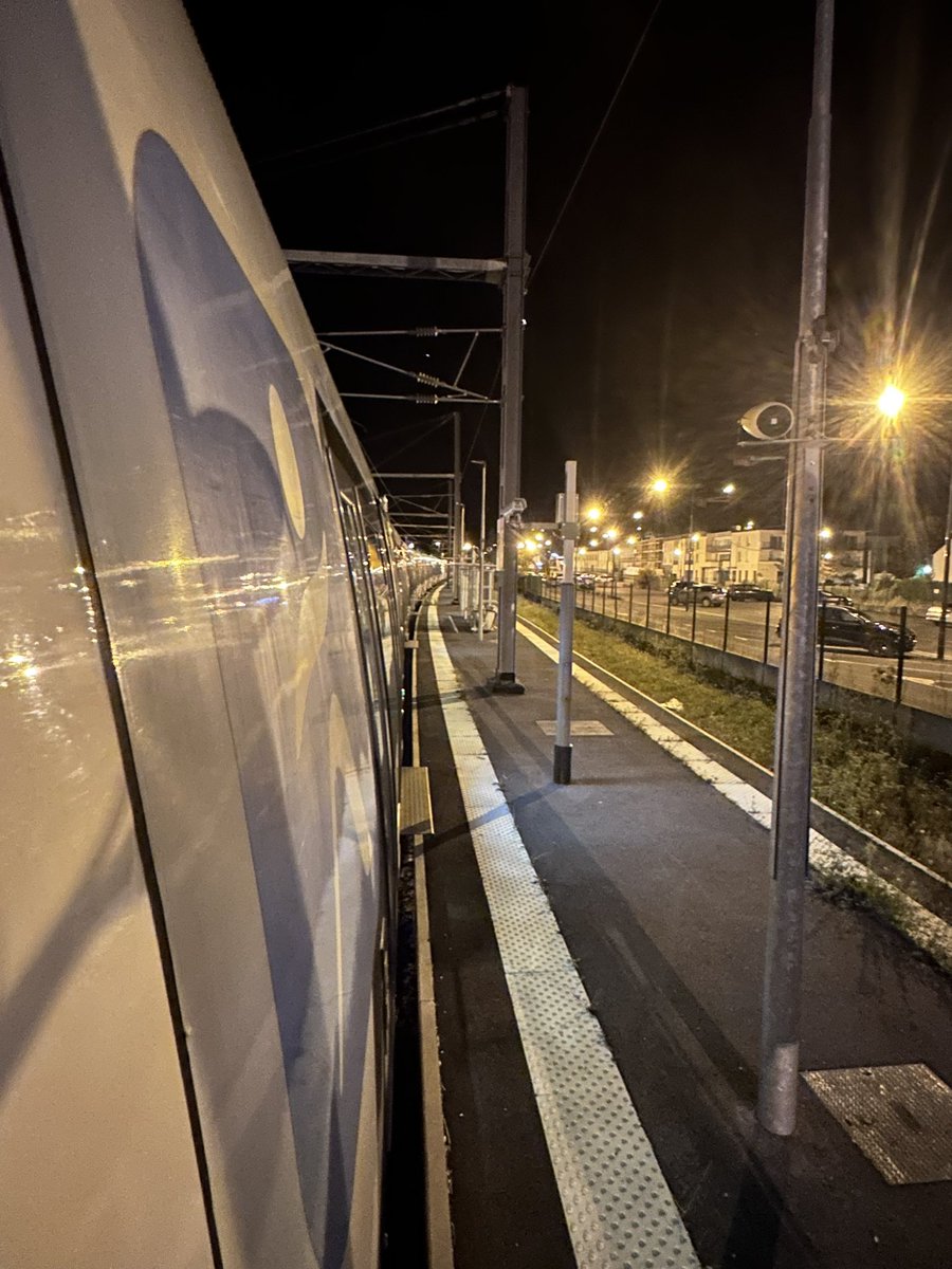 🌅 Premier départ du jour assuré depuis Provins à 5h16 direction Paris Est.

🚆 Sécurité et bonne humeur au programme pour accompagner la France qui se lève tôt 👏

Rame prête pour le départ !
Bonne journée à tous sur la <a href="/LIGNEP_SNCF/">Ligne P</a> !

– Alexandre votre conducteur