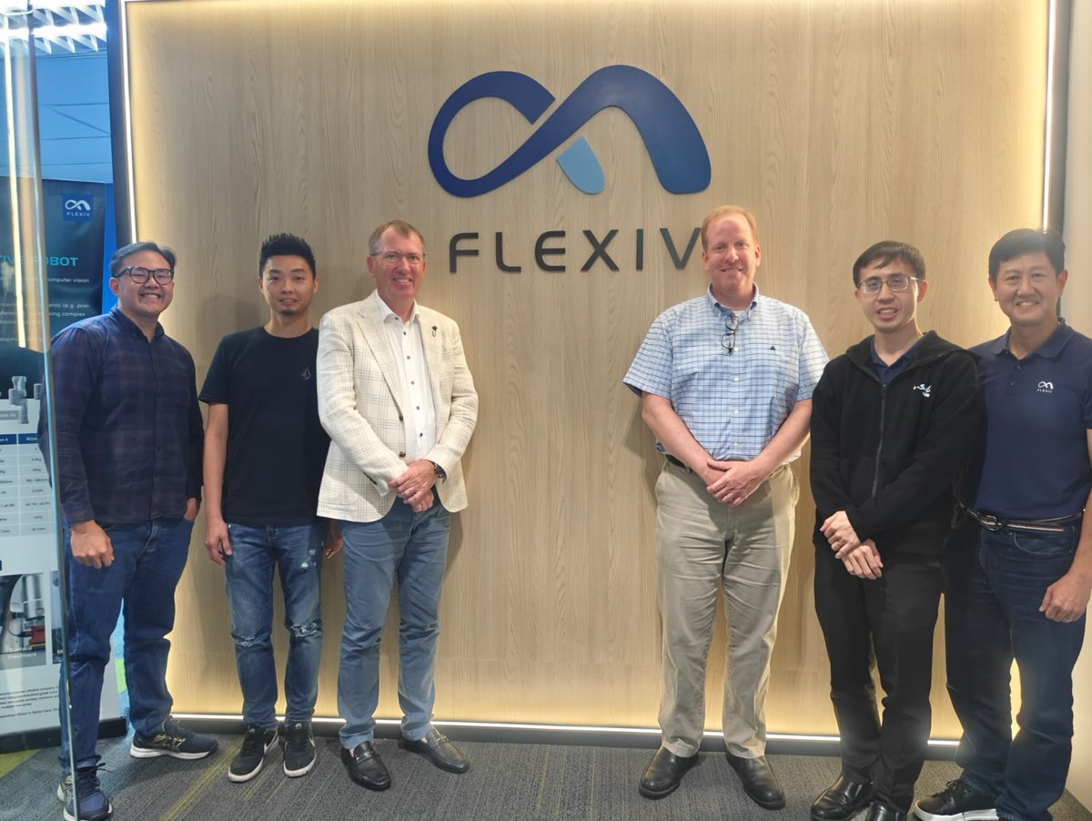 FlexivRobotics's tweet photo. 📷#Flexiv Singapore recently hosted a visit from the CEO, CCO, and APAC Technical Leader of @OnRobot_. After an in-depth tour, both teams brainstormed groundbreaking tech ideas together and laid the groundwork for closer collaboration in #Singapore and across #APAC🚀 https://t.co/cHmRqFSPVE