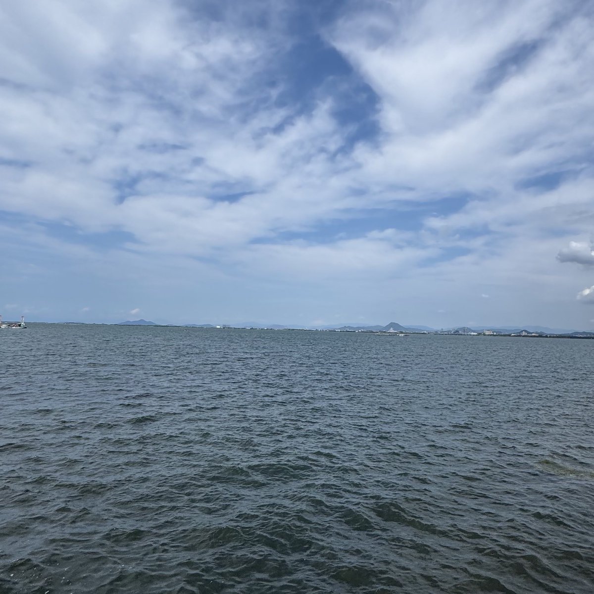 久しぶりに琵琶湖のほとりをおさんぽしてきました🚶‍♀️✨ 

夏が苦手な私でも、比較的涼しく感じました
おすすめスポットかも…！
