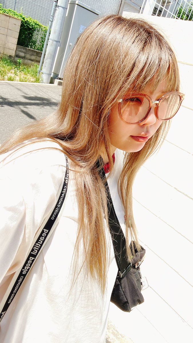 すれ違う人みな、まさか私が今この感じで「箱入りのちいさい慎吾ママ5体を大切に運んでいるオンナ」だとは夢にも思わないだろう