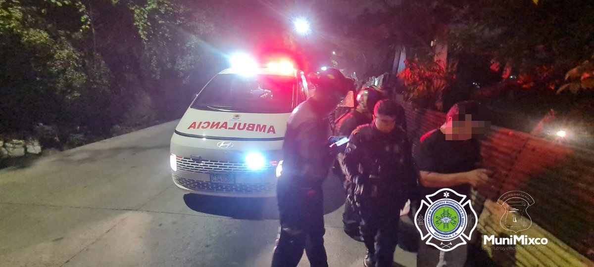 BOMBEROS MUNICIPALES DE MIXCO (@bomberosm_mixco) on Twitter photo #INFORMACION2025| 🇬🇹
#BOMBEROSMUNIMIXCO
#MOTORISTA_ATROPELLADO
Cuchilla de Ciudad Quetzal zona 6 de Mixco
Conductor de moto de 31 años, es colisionado por conductor de camión, los <a href="/BomberosM_Mixco/">BOMBEROS MUNICIPALES DE MIXCO</a> lo sacan de la cuneta lo estabilizan y trasladan al Hospital. #INFORMACION2025| 🇬🇹
#BOMBEROSMUNIMIXCO
#MOTORISTA_ATROPELLADO
Cuchilla de Ciudad Quetzal zona 6 de Mixco
Conductor de moto de 31 años, es colisionado por conductor de camión, los <a href="/BomberosM_Mixco/">BOMBEROS MUNICIPALES DE MIXCO</a> lo sacan de la cuneta lo estabilizan y trasladan al Hospital.