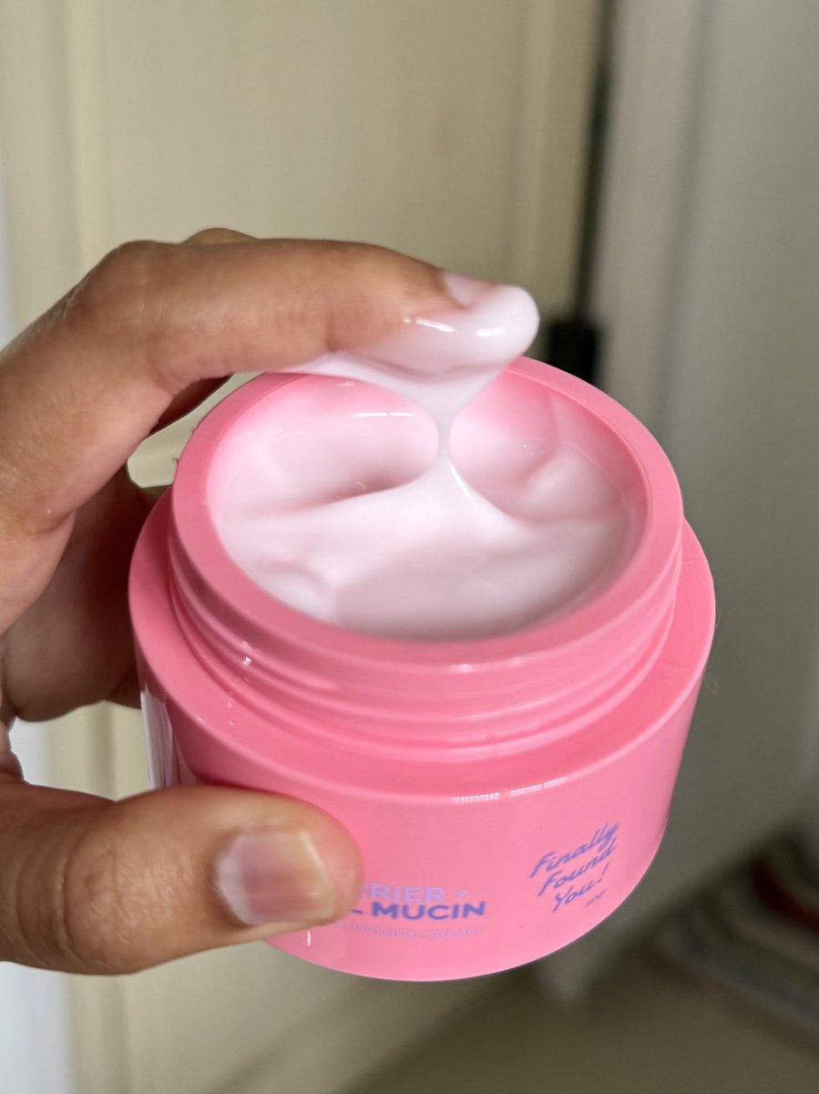 amaliyakusumaa's tweet photo. my skincare routine from local brand : 

affordable, good and WORTH TO TRY👍🏻💯 https://t.co/EFMnLiONC1