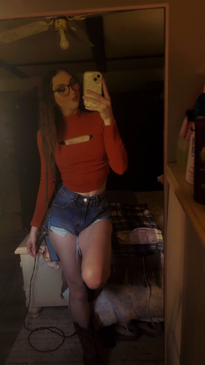 ash_bug16's tweet image. 🎡🧡