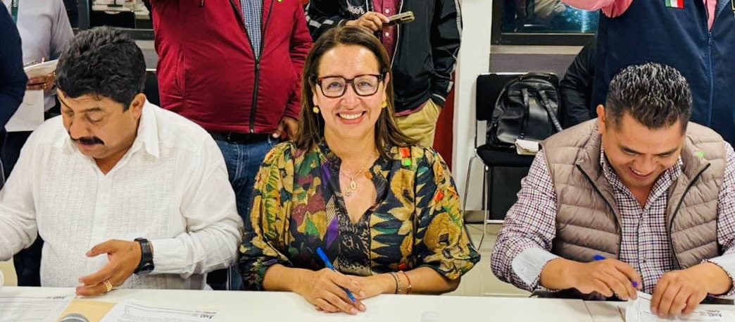 ✅ Cerramos la noche en la Secretaría de Infraestructura, Comunicaciones y Transportes, al maestro <a href="/A_QuinteroMX/">Armando Quintero</a> Coordinador del INAFED, el Secretario de Gobierno del Estado de México, <a href="/horacioduarteo/">Horacio Duarte Olivares</a> y las y los presidentes municipales del #PlanOrienteEdomex para la firma de