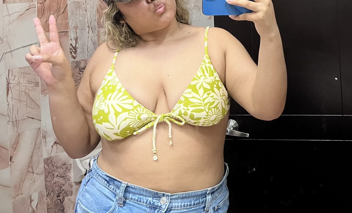 starpowerbb's tweet photo. hi lovelies! vacation bathroom pics! love this swimsuit! 🩷💚 https://t.co/WB65gJdv8S