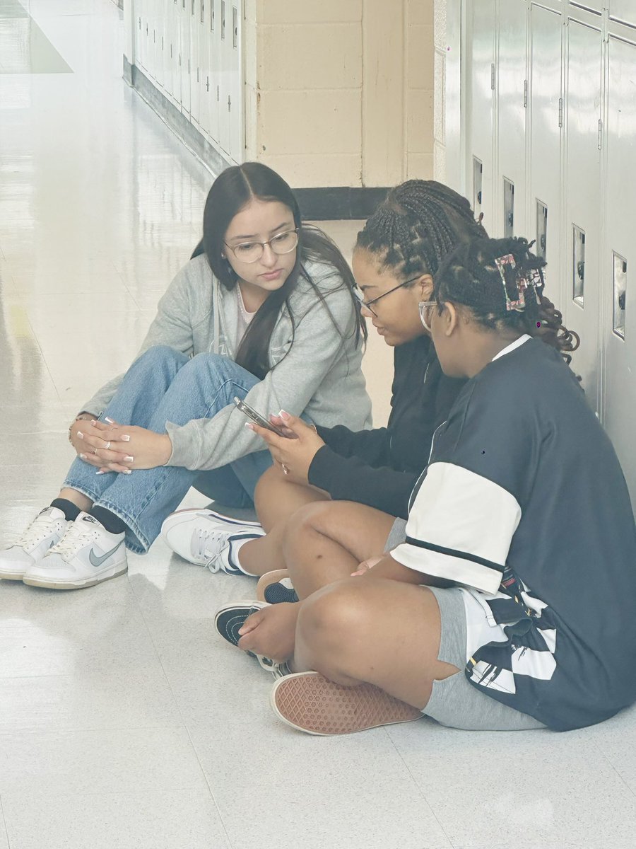 ConethanDawana's tweet image. Thank you Ms. Jordan for meeting the students where they are at. Students creating their very own podcast on the Standard. The engagement was amazing. Can’t wait to watch them. @SHS_HCS @DrJamesT  #fowardThinking #BrightFuture.