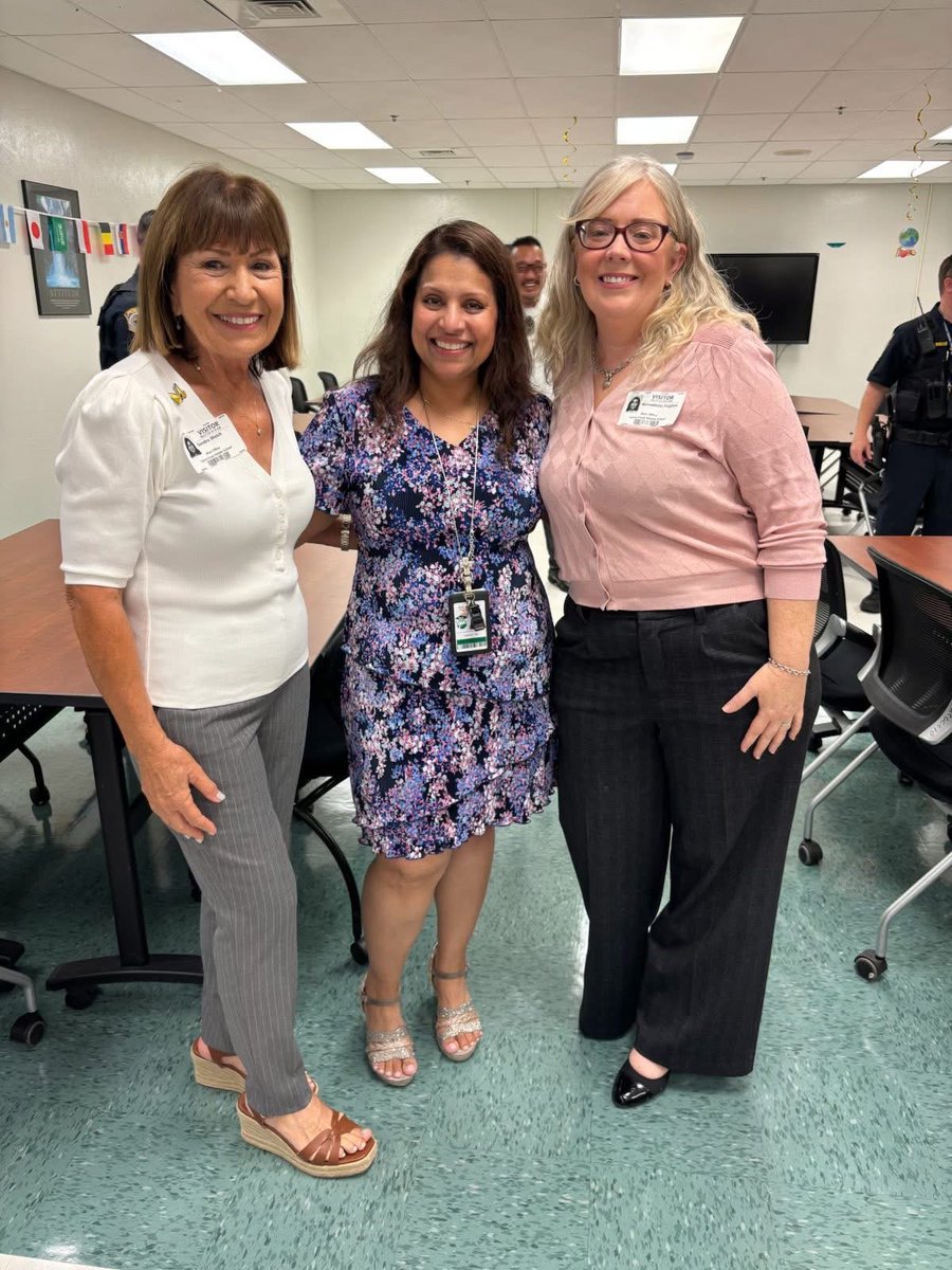 LCMS_MS's tweet image. Nothing like coffee, donuts, &amp;amp; a visit from our favorite heroes in blue @CoconutCreekPD ☕🍩🚓 Thanks for joining LCMS &amp;amp; @LCMS_Principal at our annual PTSA Coffee &amp;amp; Donut Appreciation. Nothing stronger than 🦁 + 👮‍♀️ 👮‍♂️+ ☕️! @CoconutCreekGov @AP_Newell @BCPSNorthRegion