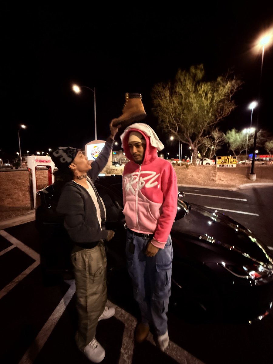 EjPaype1's tweet photo. Through the wire 🫡🫡 https://t.co/TIRKTL8RfZ