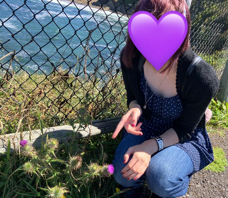 sisseldaily's tweet photo. me and thistles … IRL! https://t.co/r0qJdUVAYq