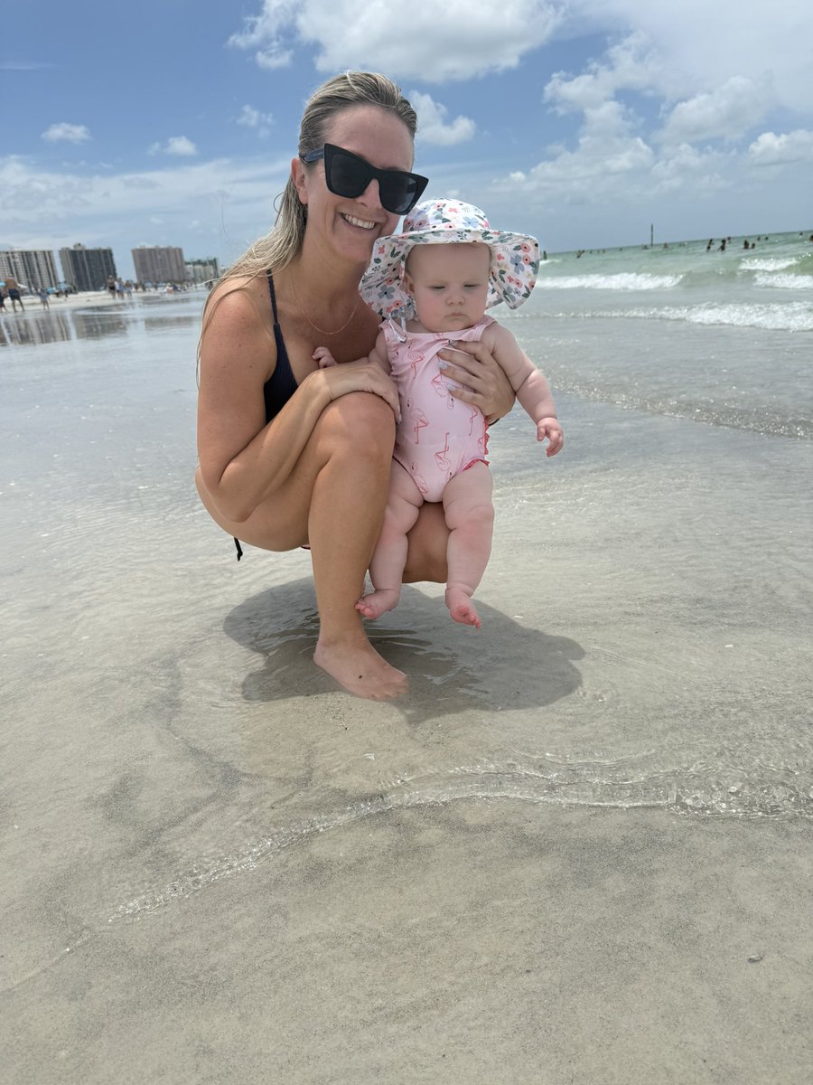 CaitOC33's tweet photo. Having the best summer ever https://t.co/5gYJJqlOue