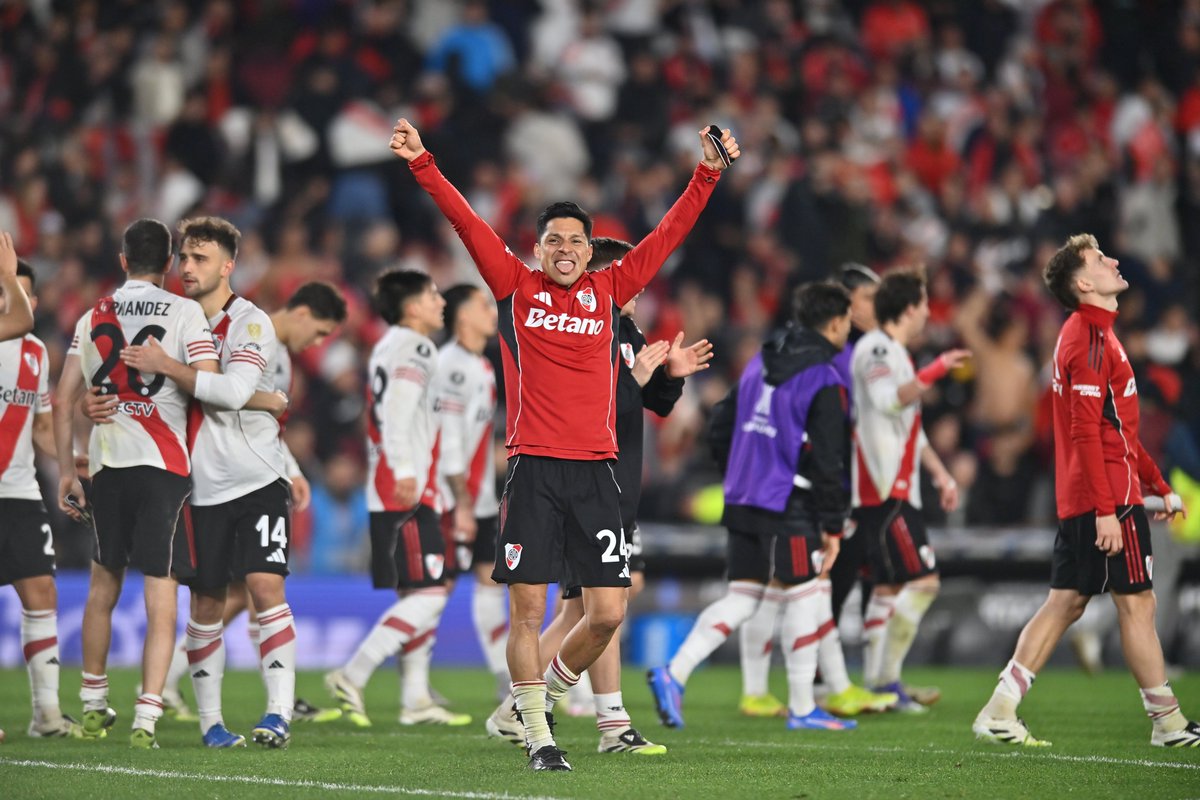 RiverPlate's tweet photo. YO TE QUIERO MILLONARIO 🐔❤️ https://t.co/OtRcVbHNnH