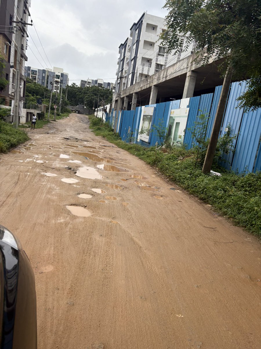 ayan_316's tweet photo. Sad state of the road . @CommissionrGHMC @GHMCOnline @Kondapurps @revanth_anumula this is the reality of Hyderbad. GHMC is ignoring these. Multiple complains raised . Nothing done yet . Corrupted officials . Shame on you . @TV9Telugu @ndtv @TelanganaTimes3 @psgachbwli_cyb https://t.co/r2TyWmPwAA