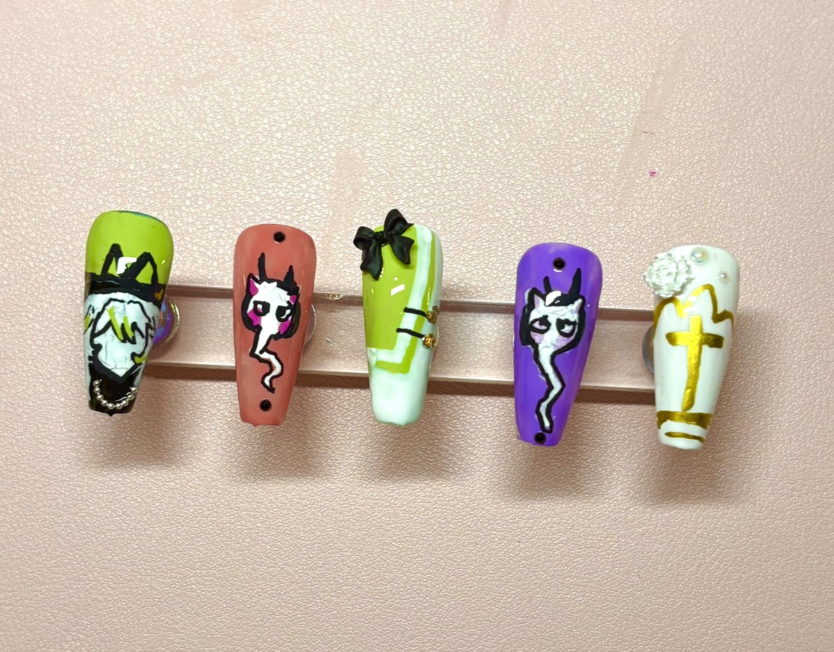 Alias Anano inspired nails! 💐

They’re very amateur and not something anyone could wear out, but an attempt was made! It was a lot of fun designing nails based on a friend! I wonder who’s next?

(´∀｀)