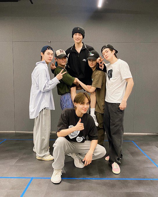 HAPPY 2 YEARS TO BOSS UNIT REUNION🥳🥳🥳🥳