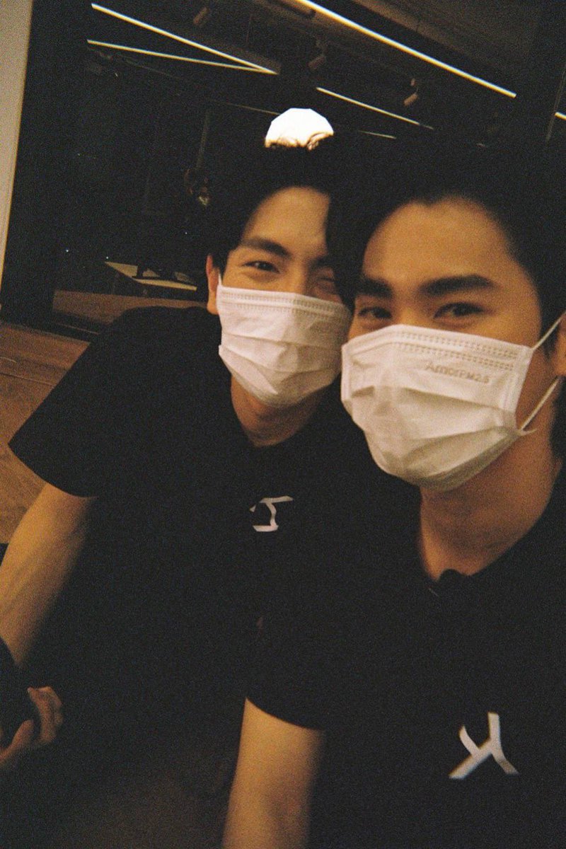 5ปีแล้ววว ผ่านไปไวมากก🖤🤍
ขอให้พวกพี่เติบโต และมีความสุขในทุกๆวันเลยย
คิดถึงบ้านคู่มากๆด้วยค้าบบบ

#Happy5thAnniversaryKaoUp
#KaoUpDestinyDay
#กั๊พอ้าว #เก้าอัพ
#KupAo #KaoUp