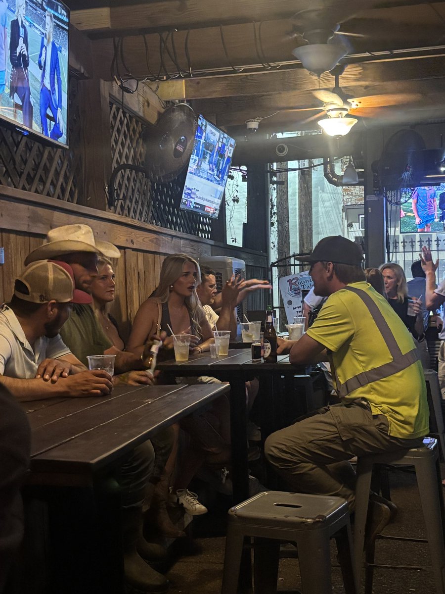 craig_chop's tweet image. &quot;Yeah dude, all the freshmen loved my blue collar fit, totally gonna crack later&quot; #fagggot