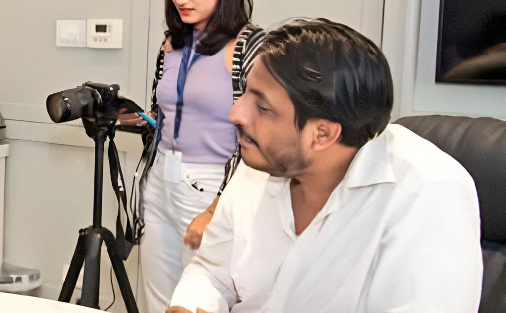 Paz en la tumba de <a href="/Xaviser81/">Xavier Ramos Pereira</a>, destacado periodista del Diario <a href="/eluniversocom/">El Universo</a>, mi solidaridad con su familia, amigos y compañeros; la violencia no callará la libertad de expresión; basta de tanta indolencia, el #Ecuador necesita seguridad.