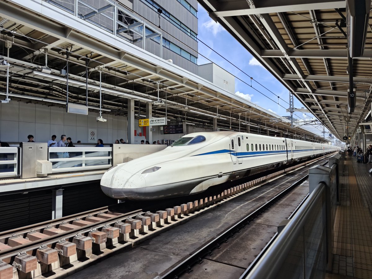 seeingmole's tweet image. Taking Shinkansen high speed train from Osaka to Tokyo. 20 years ago, Japan was this futuristic place with high speed trains whistling around. China has within 15 years from not having any high speed trains, to having the most advanced and biggest train network.