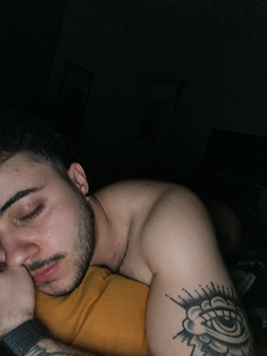 😴